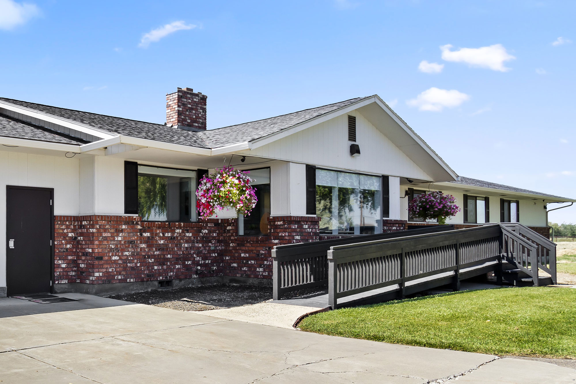 The Heartlinks Adult Family Home is located at 3920 Outlook Road in Sunnyside. The large parking lot and driveway make visiting family easy to do. The entire home is wheelchair accessible.